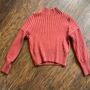 Turtle neck cropped sweater
